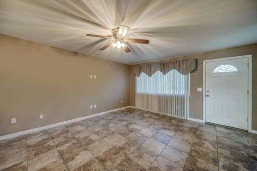 Adorable 2 Bedroom + 1 Bathroom + 1-Car Garage Townhome in Convenient Phoenix Location! – photo 1