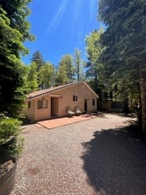Charming 2 Bedroom + 2 Bathroom + Bonus Room Bungalow in Beautiful Pinetop!