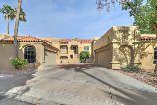 Gorgeous Fully Furnished 2 Bedroom + 2.5 Bathroom Townhouse – photo 1