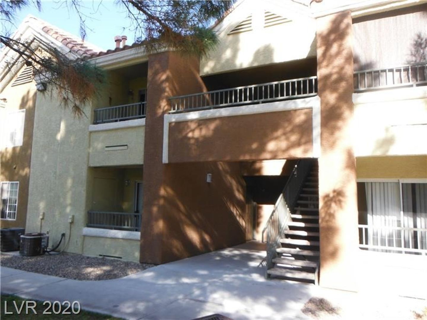 Henderson House: 2120 Ramrod Ave