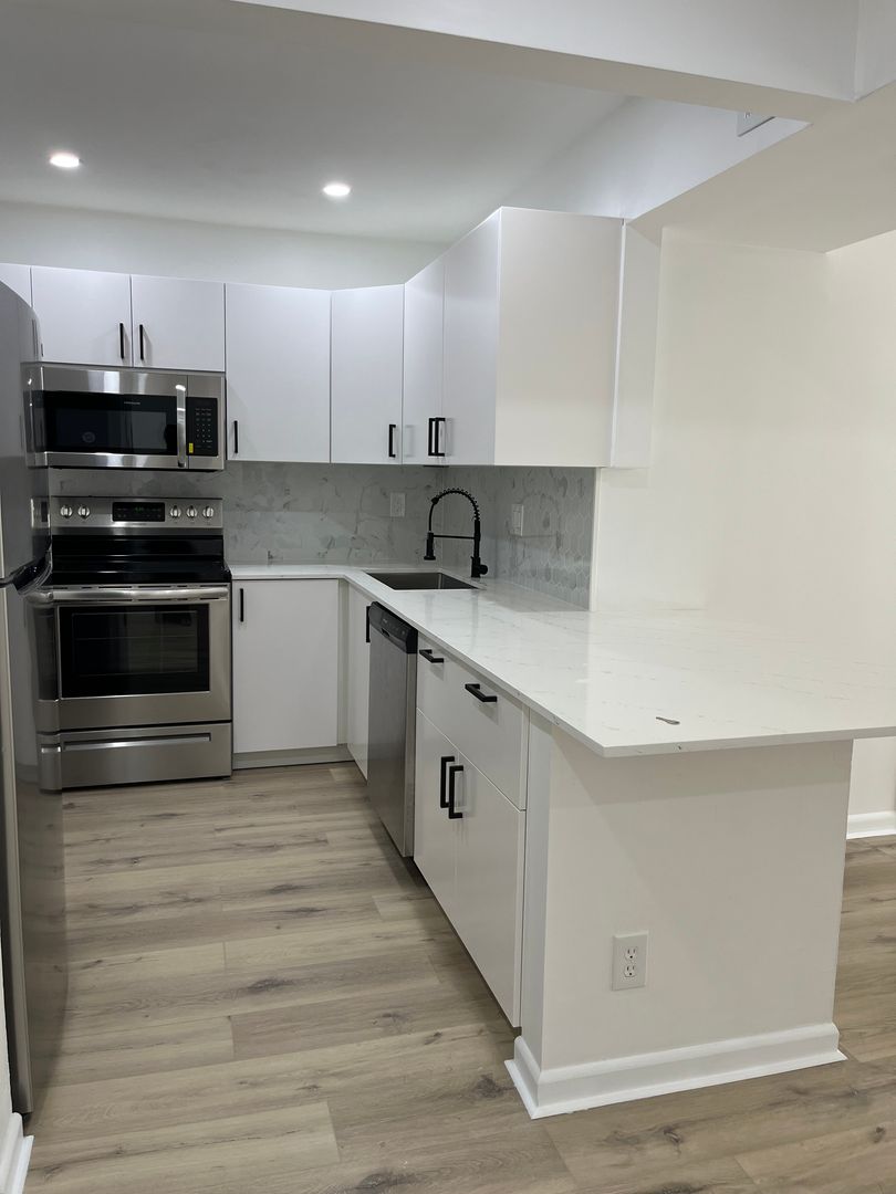 Boca Raton House: 480 NW 20th Street unit 304