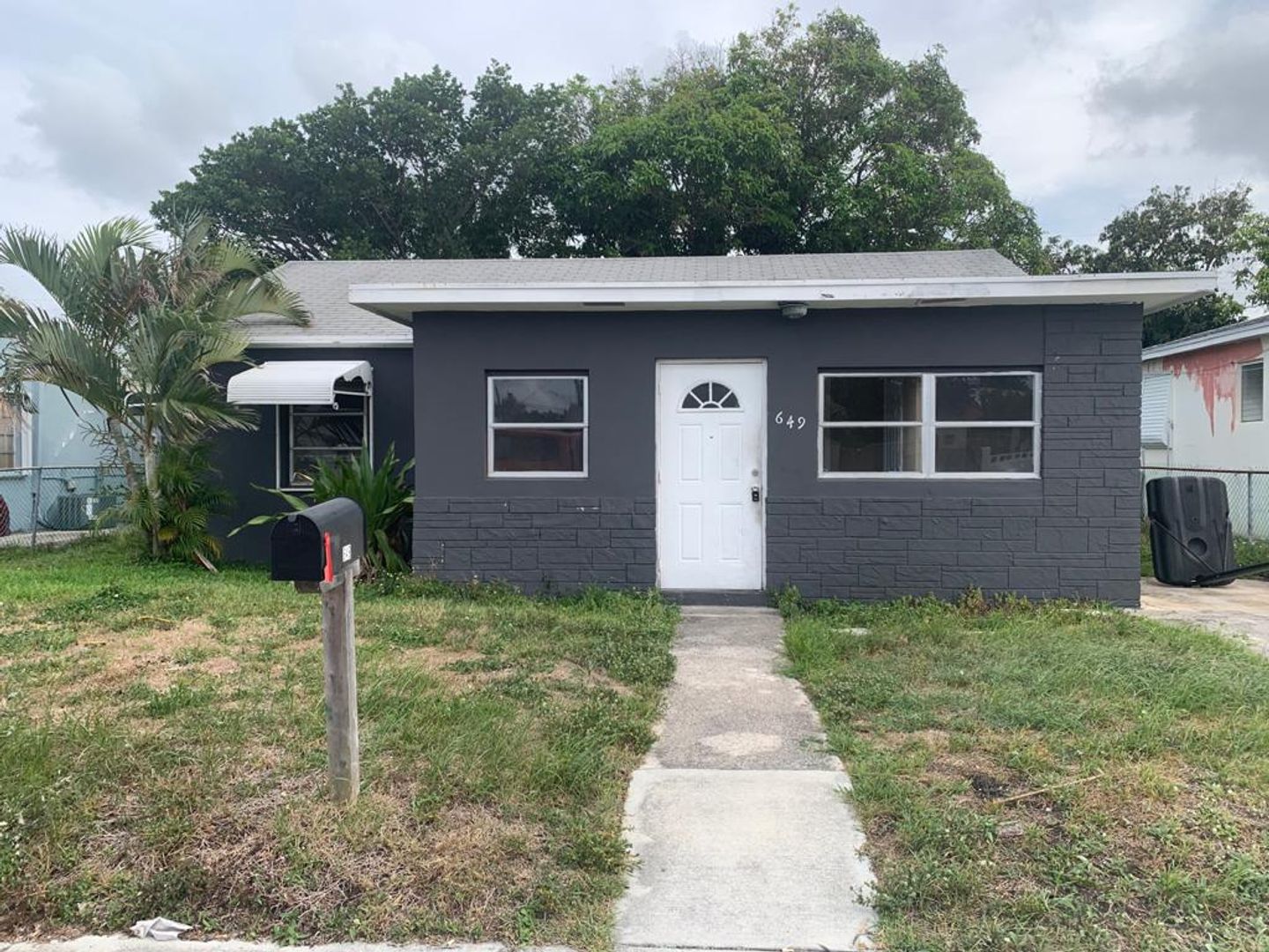 Riviera Beach House: 649 West 3rd Street