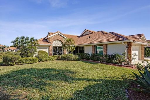 3 bedroom Villa in Boynton Beach with gorgeous Lake View! – photo 1