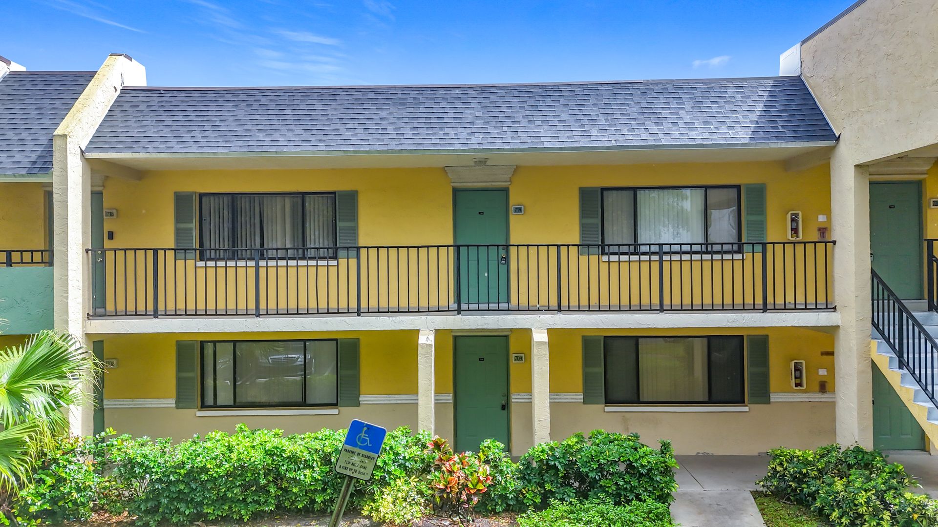 Boynton Beach House: 719 Meadows Circle