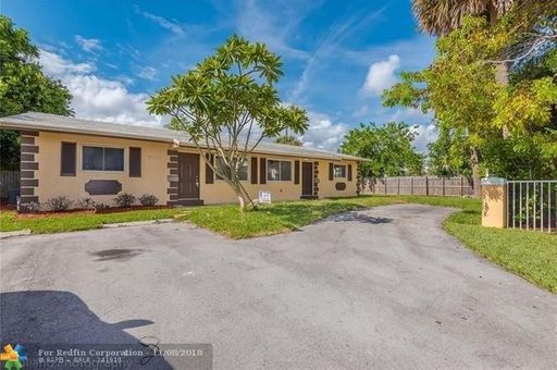 Charming 2 Bedroom & 1 Bath Duplex In Pompano.