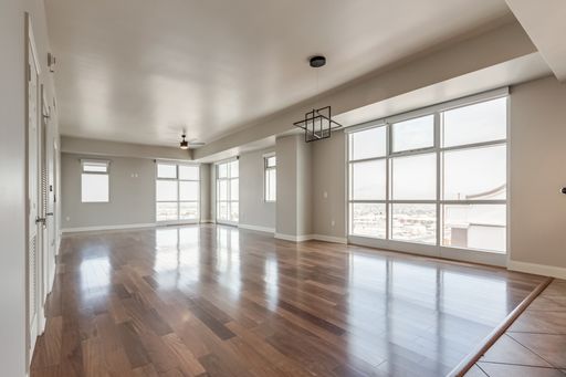Spacious 3bd/2.5ba residence with City & Mountain Views – photo 1