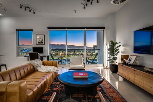 Newport Lofts 1502 – photo 1