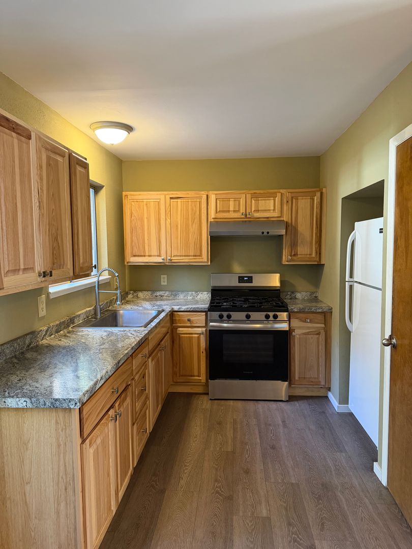 South Lake Taho Apartment: 916 Merced Avenue