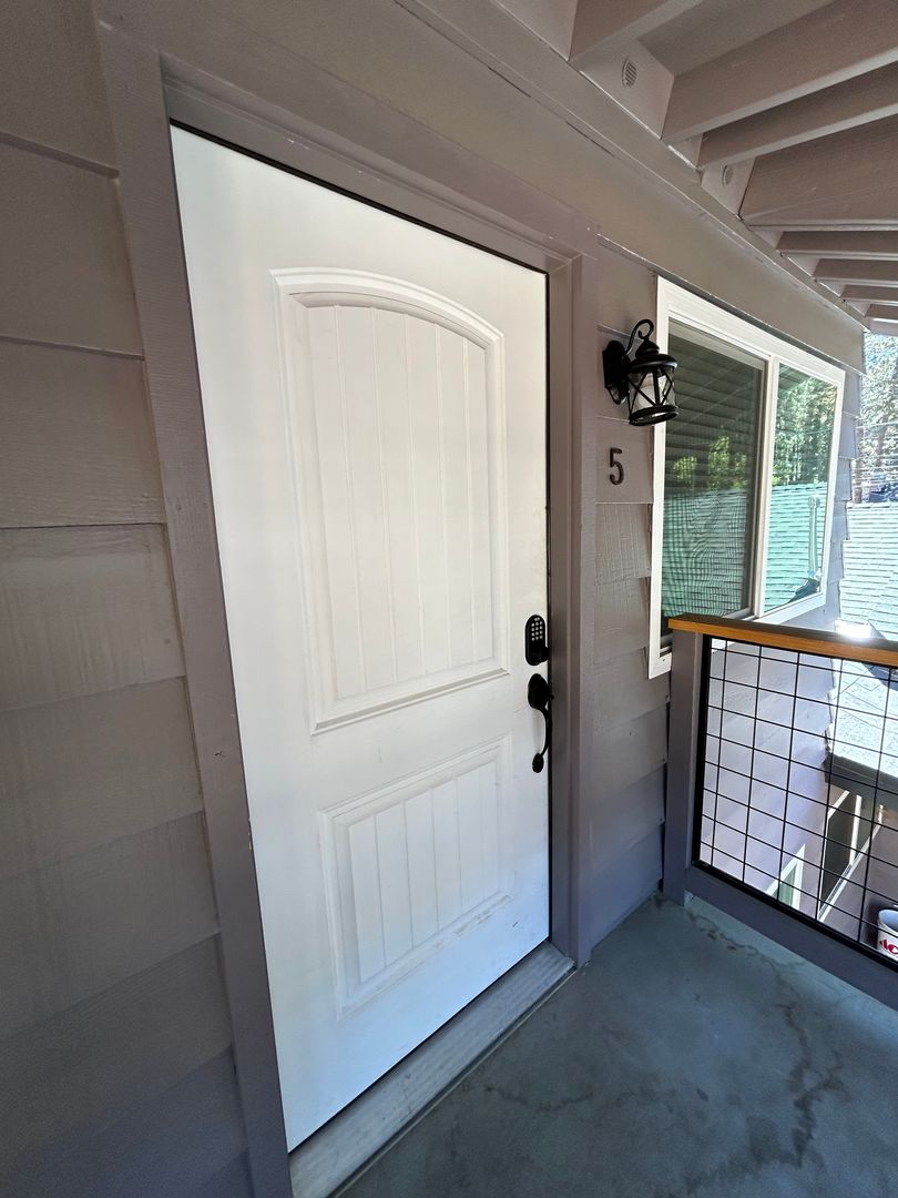 South Lake Tahoe Apartment: 2535 Elwood Ave.