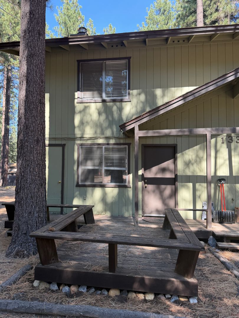 South Lake Tahoe Apartment: 1335 Kyburz
