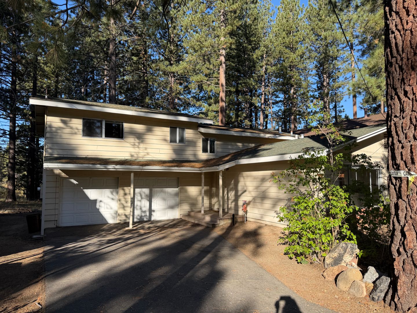 South Lake Tahoe House: 916 Sunset Dr.