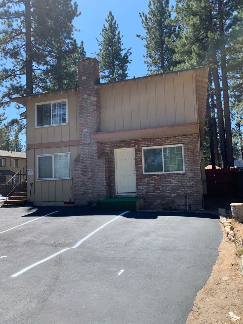 South Lake Tahoe Apartment: 1040 Blue Lake Ave.