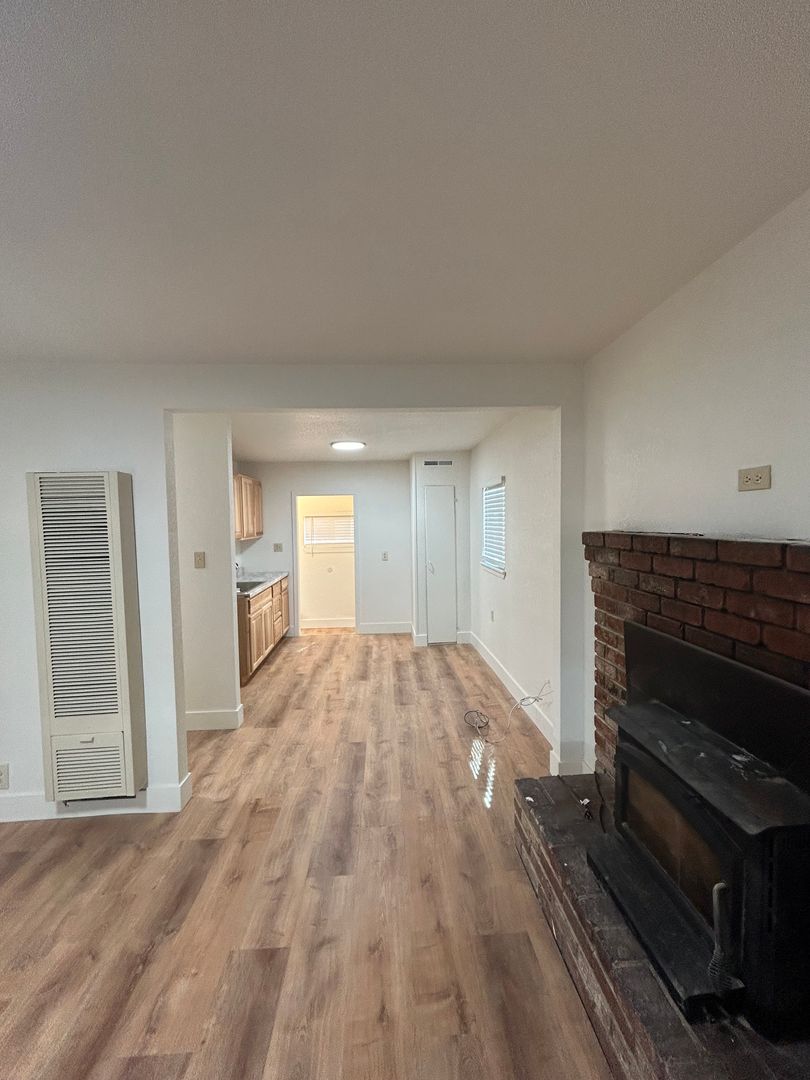 South Lake Tahoe Apartment: 1049 Lodi Ave.