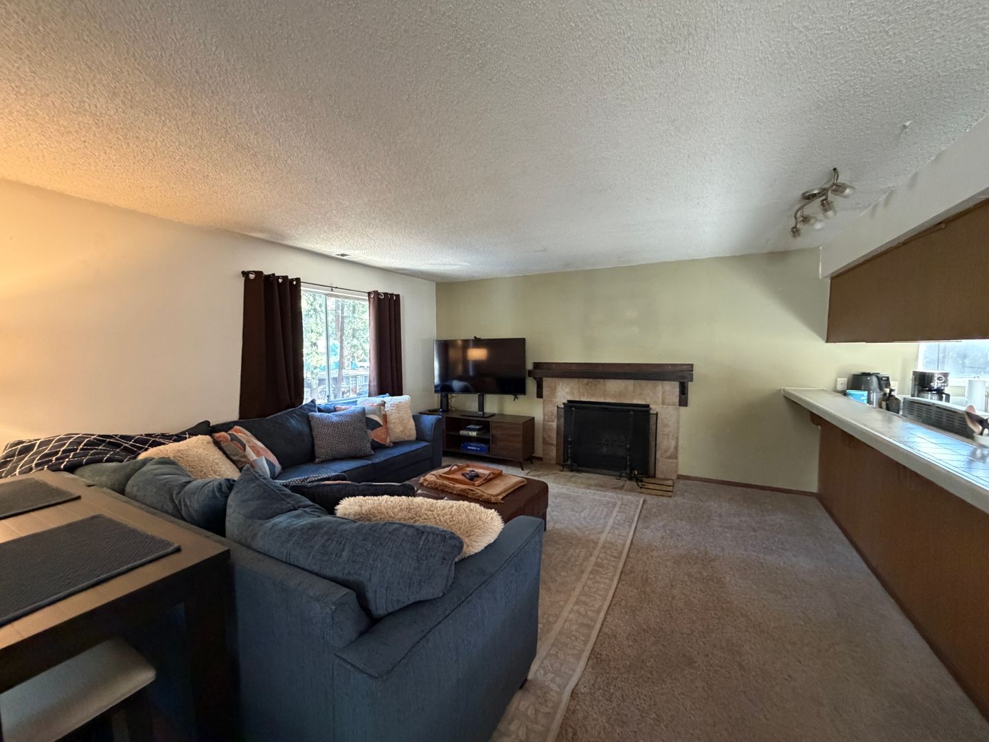 South Lake Taho Apartment: 916 Merced Avenue