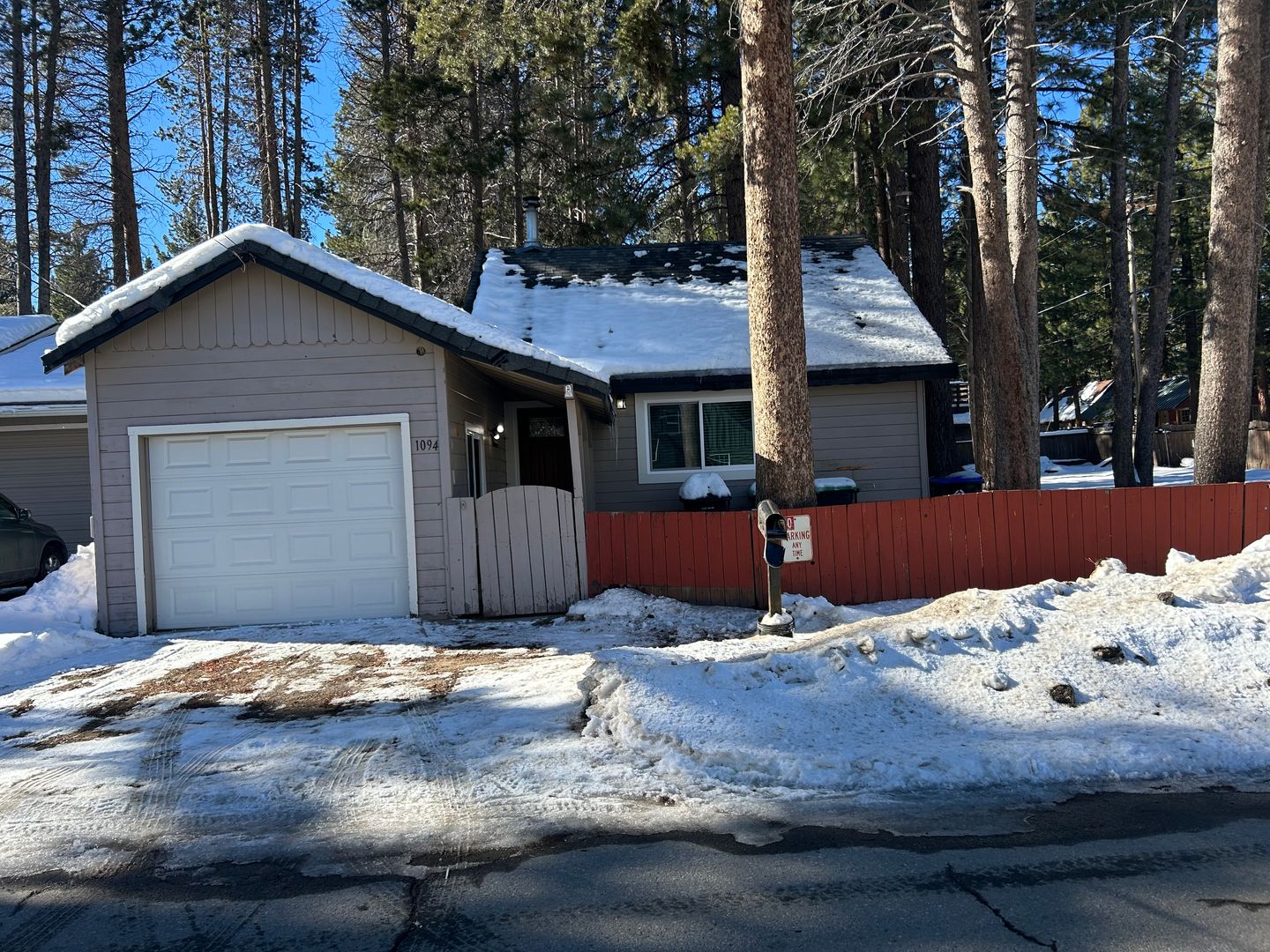 South Lake Tahoe House: 1094 Sonora Ave.