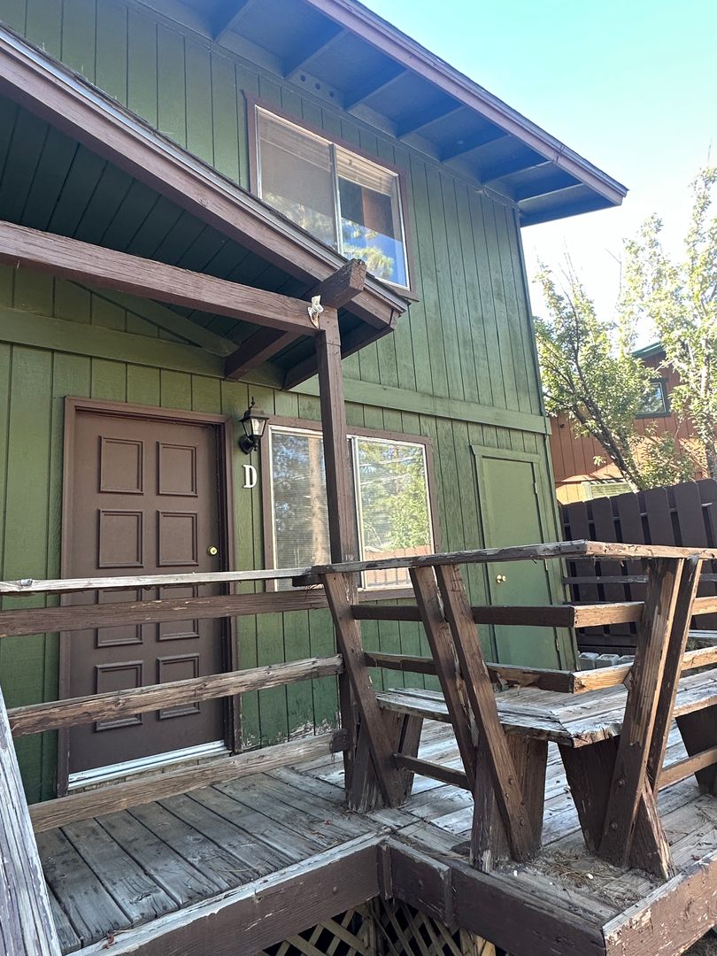 South Lake Tahoe Apartment: 2255 Helen Ave.