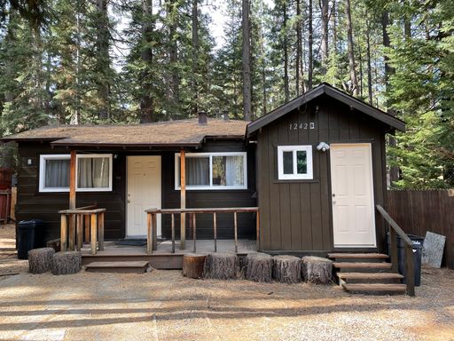Cute and Upgraded House (Back unit on the lot) – photo 1