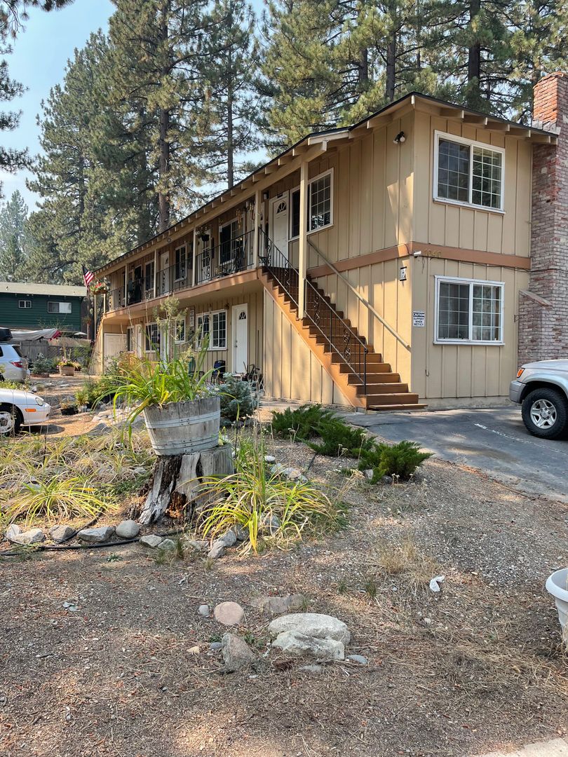 South Lake Tahoe Apartment: 1040 Blue Lake Ave.