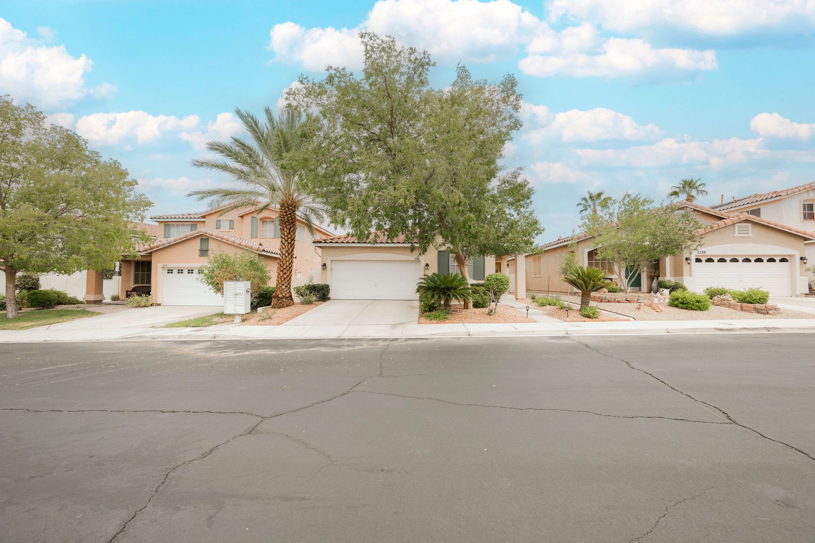 Henderson House: 2290 Chestnut Bluffs Ave