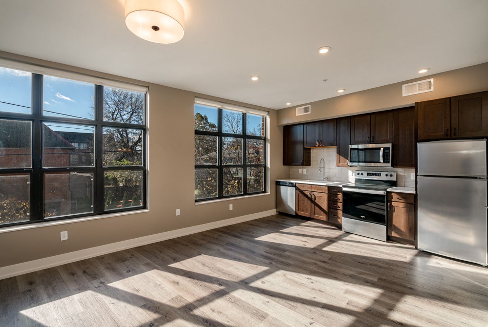 Columbus Apartment: 200 E 1st Ave