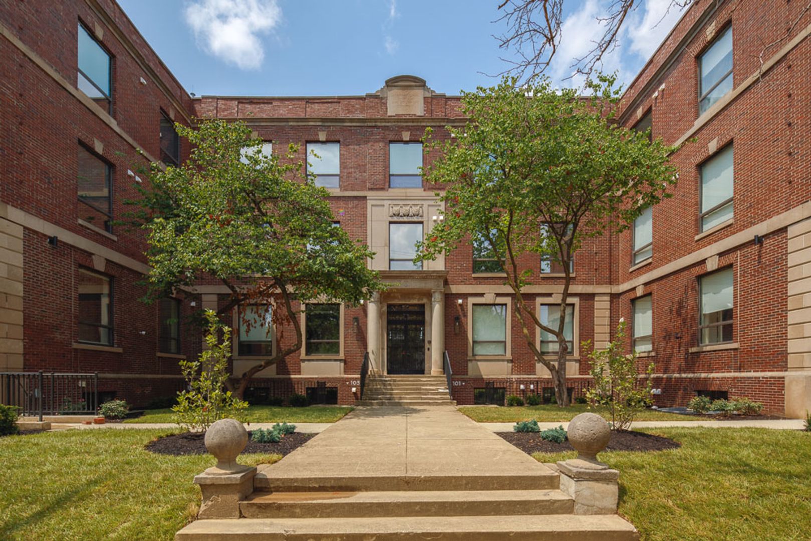 Columbus Apartment: 875 Michigan Ave