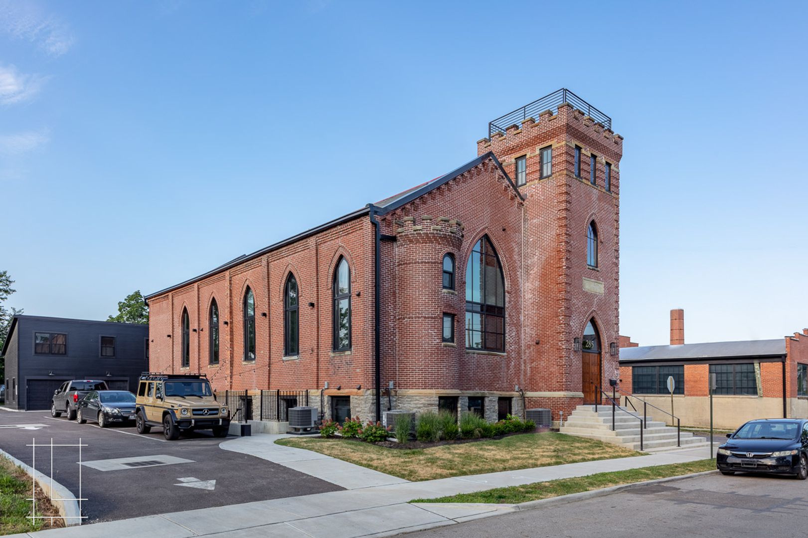 Columbus Apartment: 285 E. 4th Ave