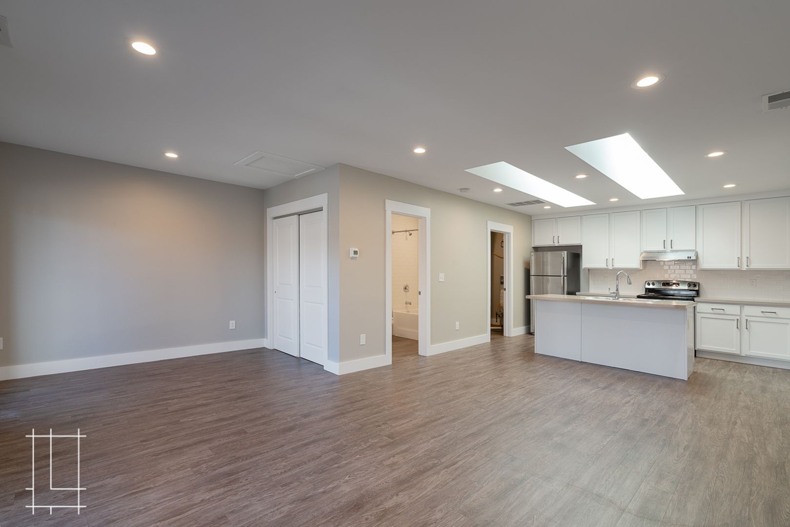 Columbus Apartment: 900 - 904 South High St.