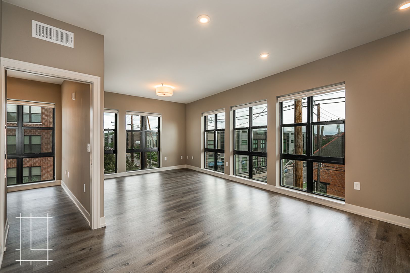 Columbus Apartment: 200 E 1st Ave