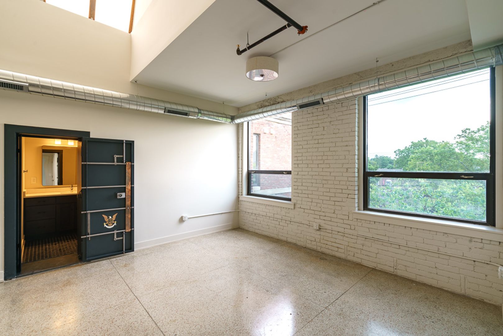 Columbus Apartment: 875 Michigan Ave