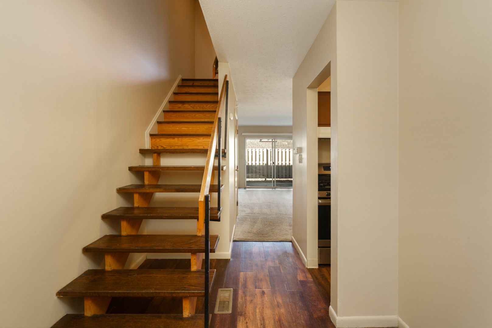 Columbus Apartment: 411 E. Buttles Ave