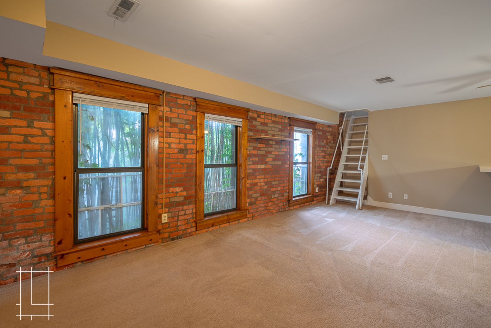 Columbus Apartment: 880 Hamlet St.