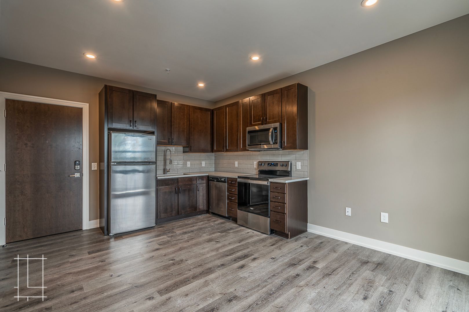 Columbus Apartment: 200 E 1st Ave