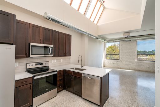Available Now: 2 Months Free Rent! – photo 1