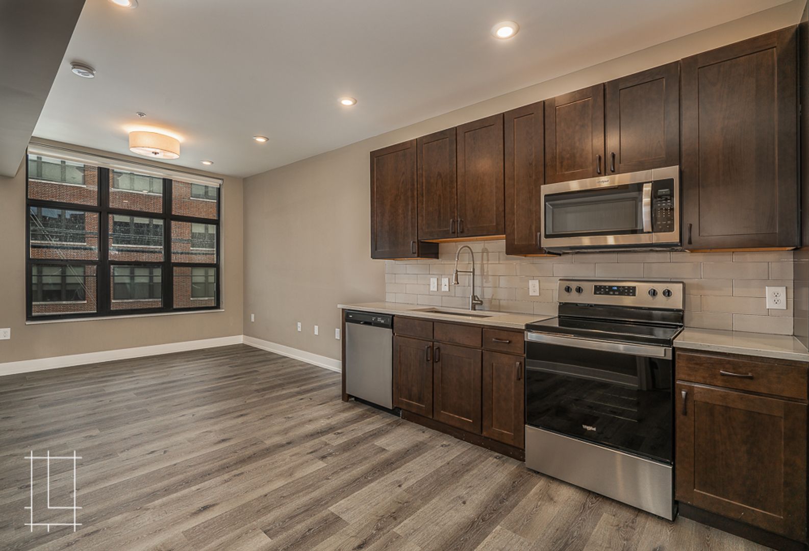 Columbus Apartment: 200 E 1st Ave