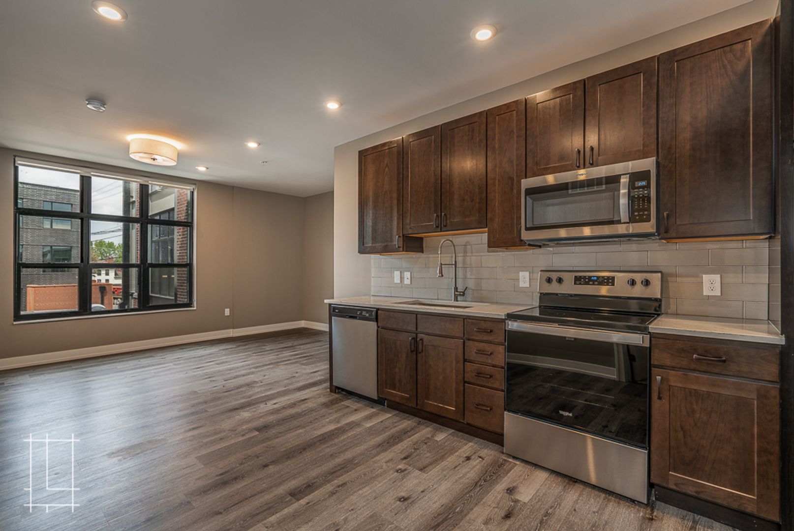 Columbus Apartment: 200 E 1st Ave