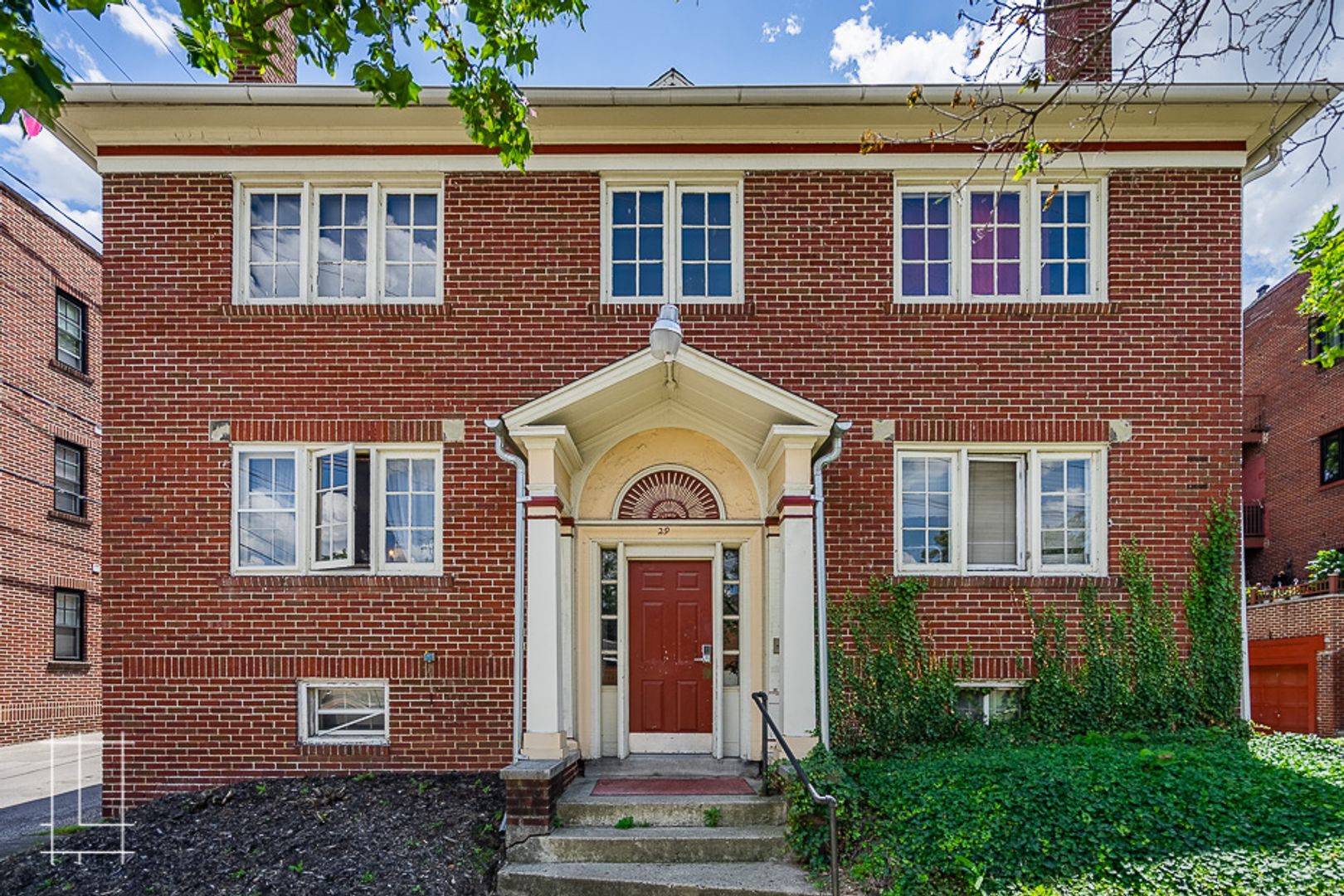 Columbus Apartment: 29 W. 1st Ave