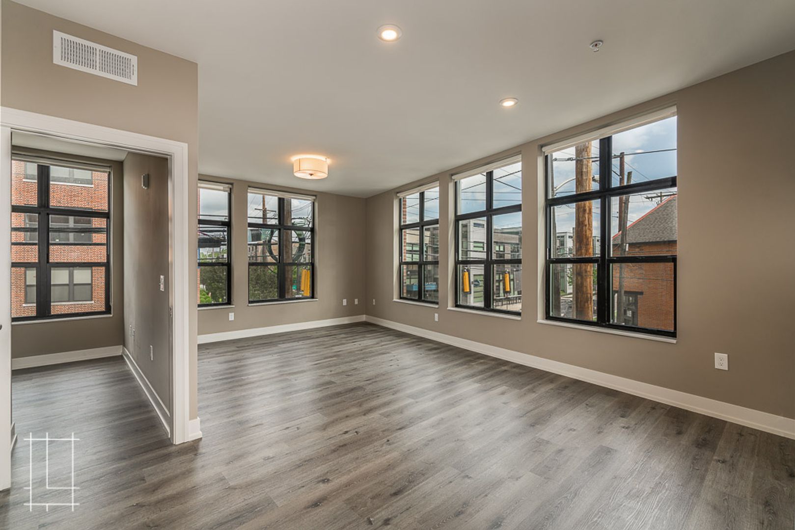Columbus Apartment: 200 E 1st Ave