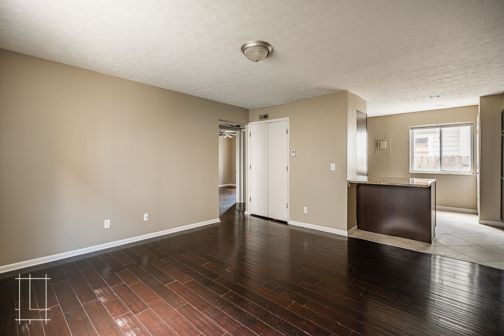 Columbus Apartment: 79 W. Starr Ave