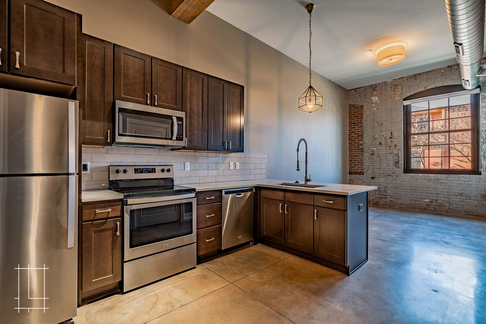 Columbus Apartment: 180 Detroit Ave