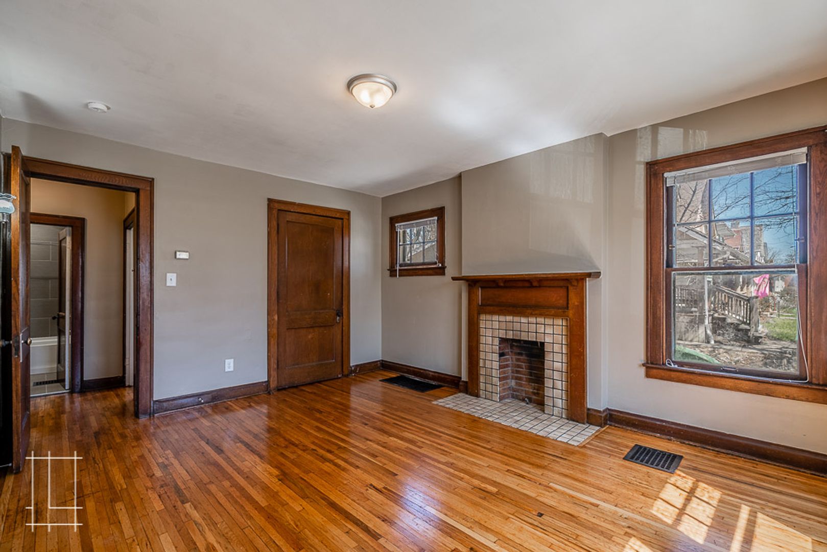 Columbus Apartment: 384 E. Maynard Ave