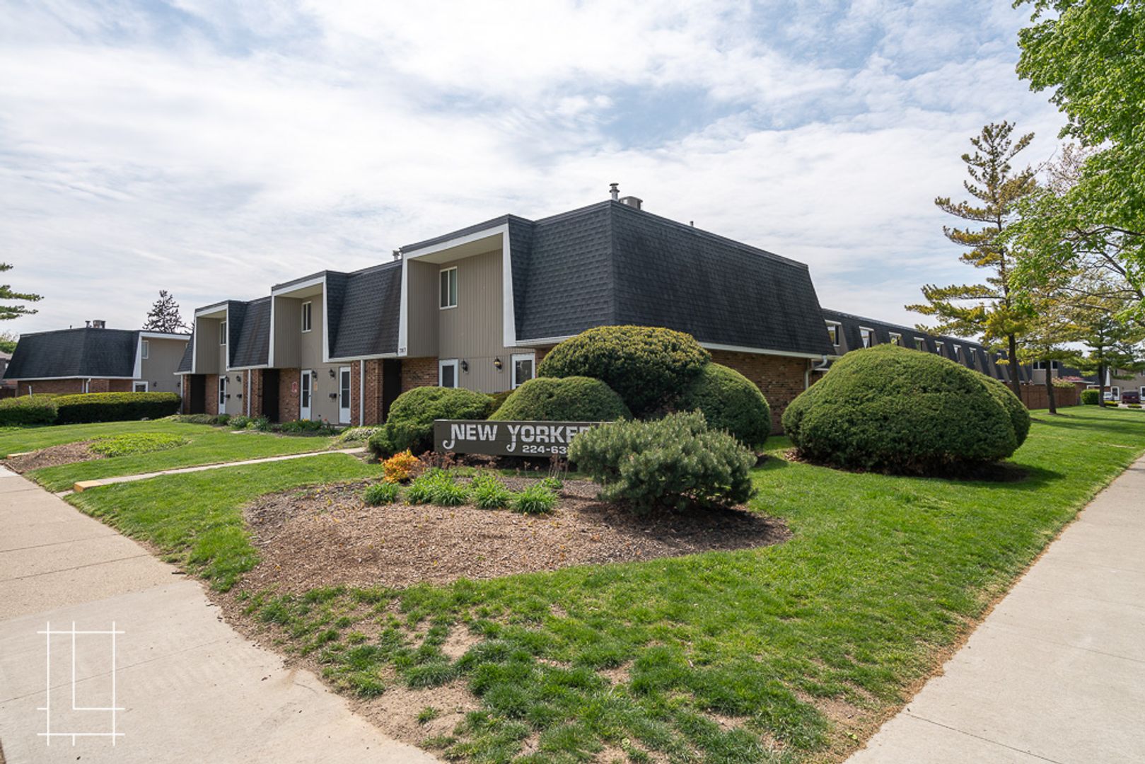 Columbus Apartment: 411 E. Buttles Ave