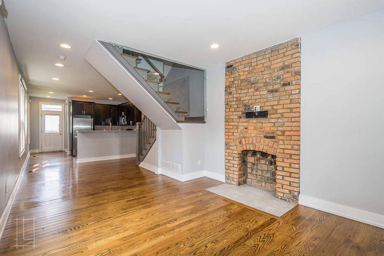 Columbus Apartment: 160-162 E 3rd Ave