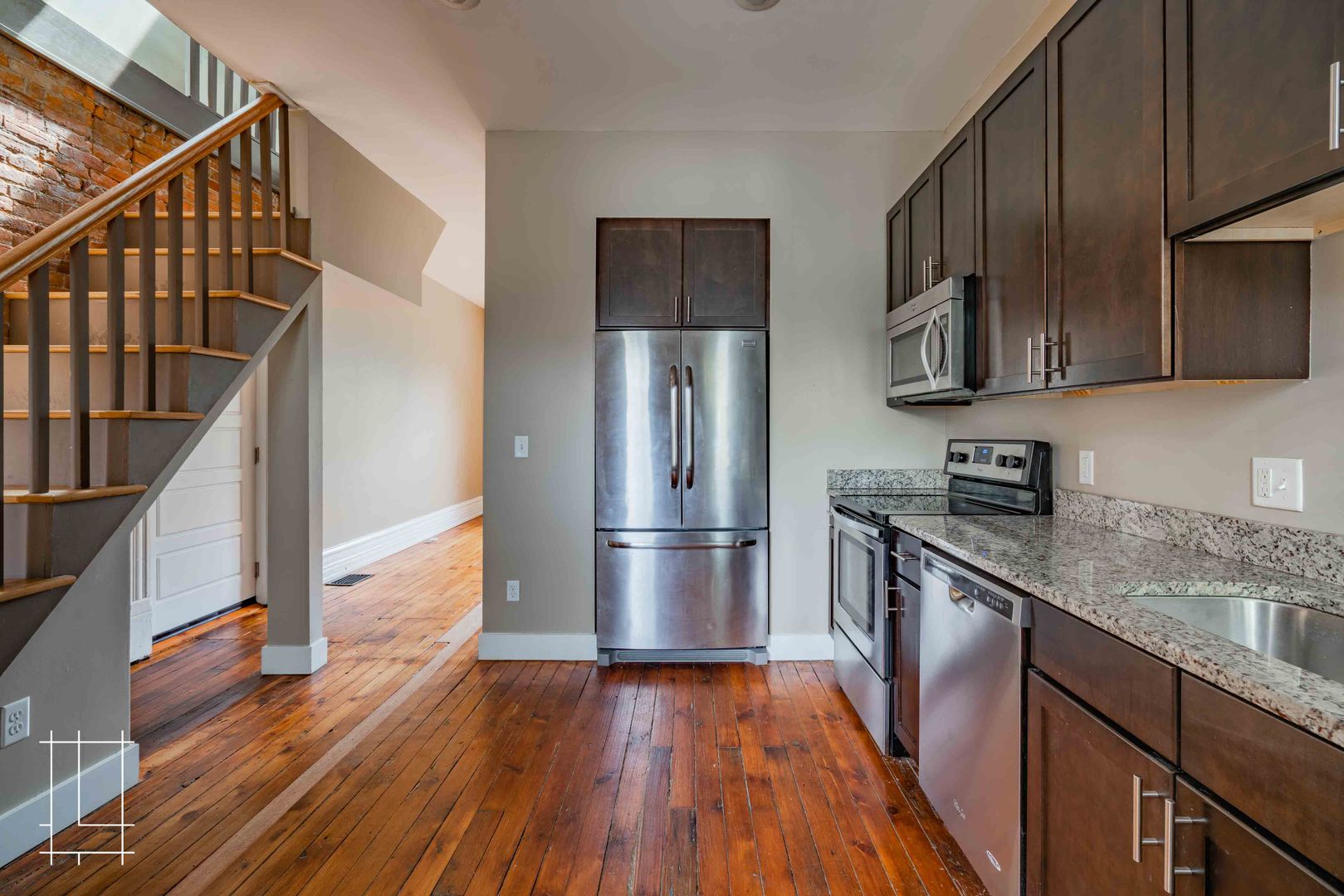 Columbus Apartment: 216 W. Hubbard Ave