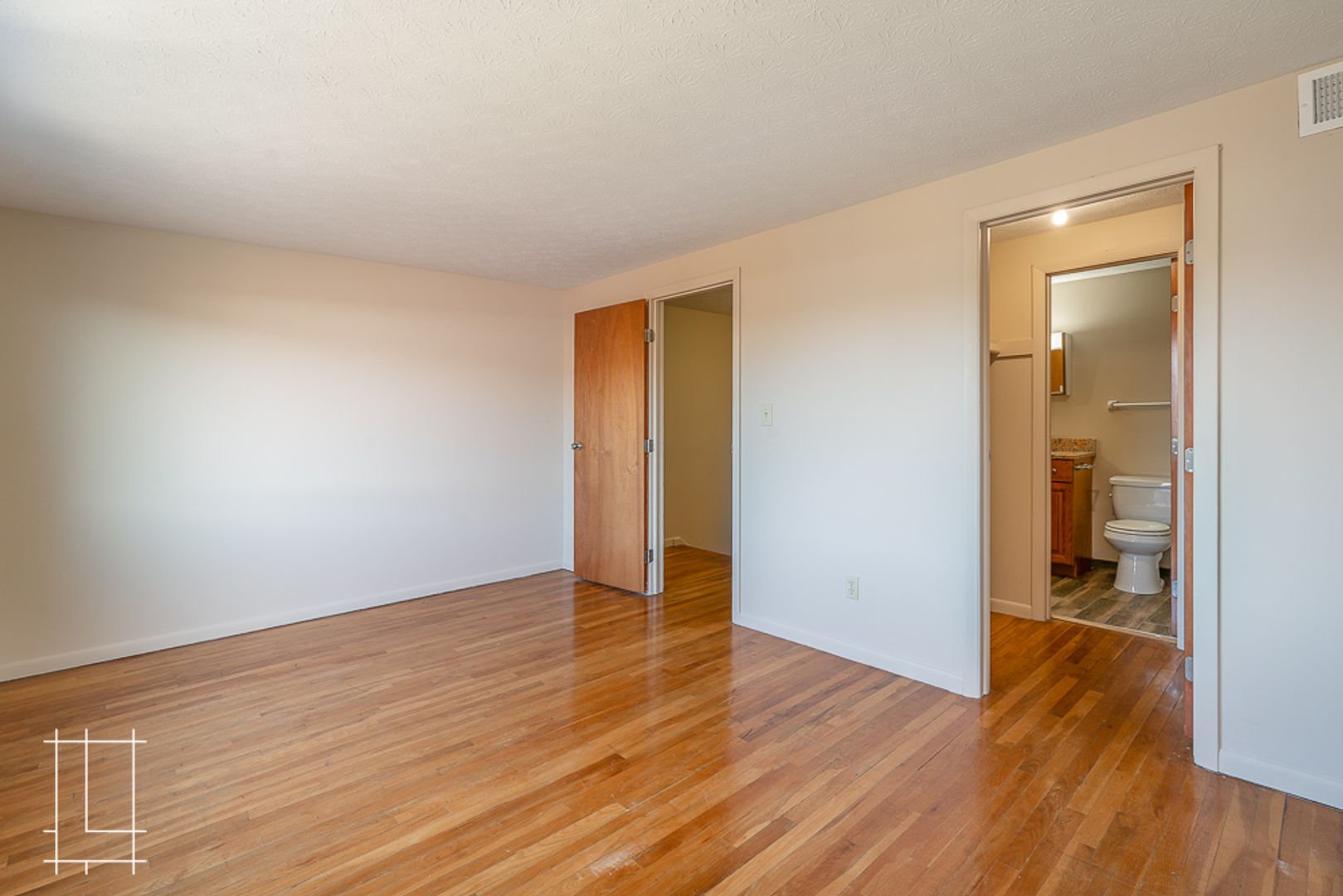 Columbus Apartment: 411 E. Buttles Ave