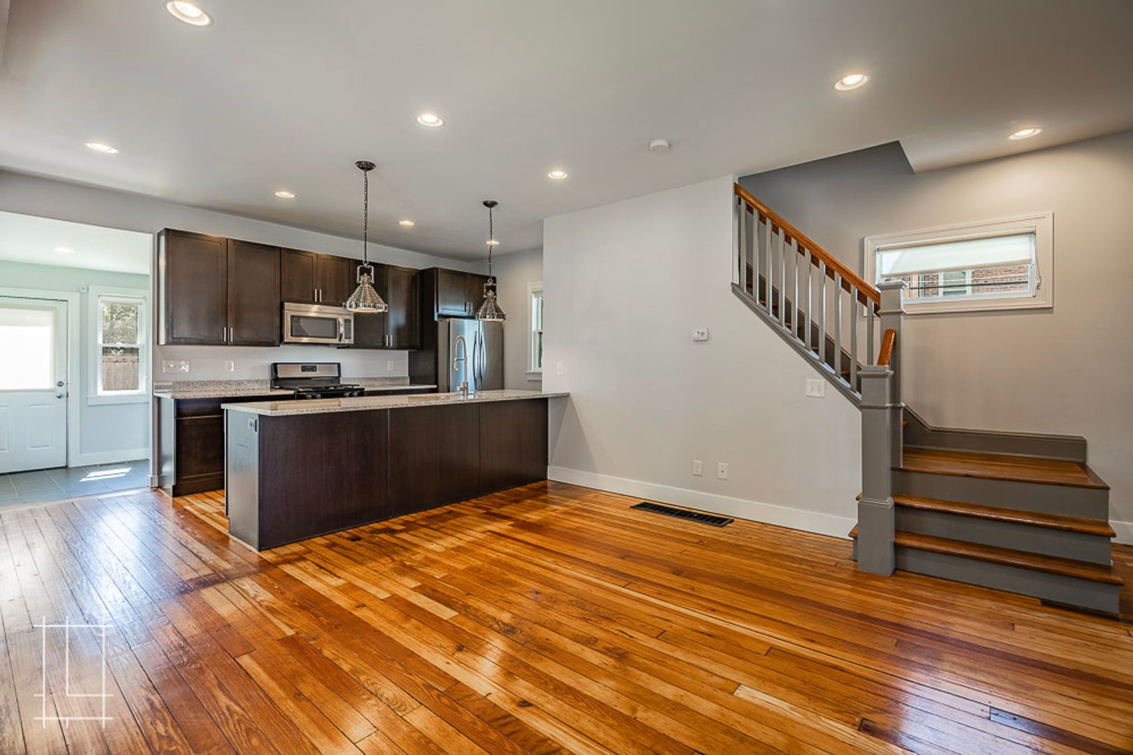 Columbus House: 1158 Say Ave