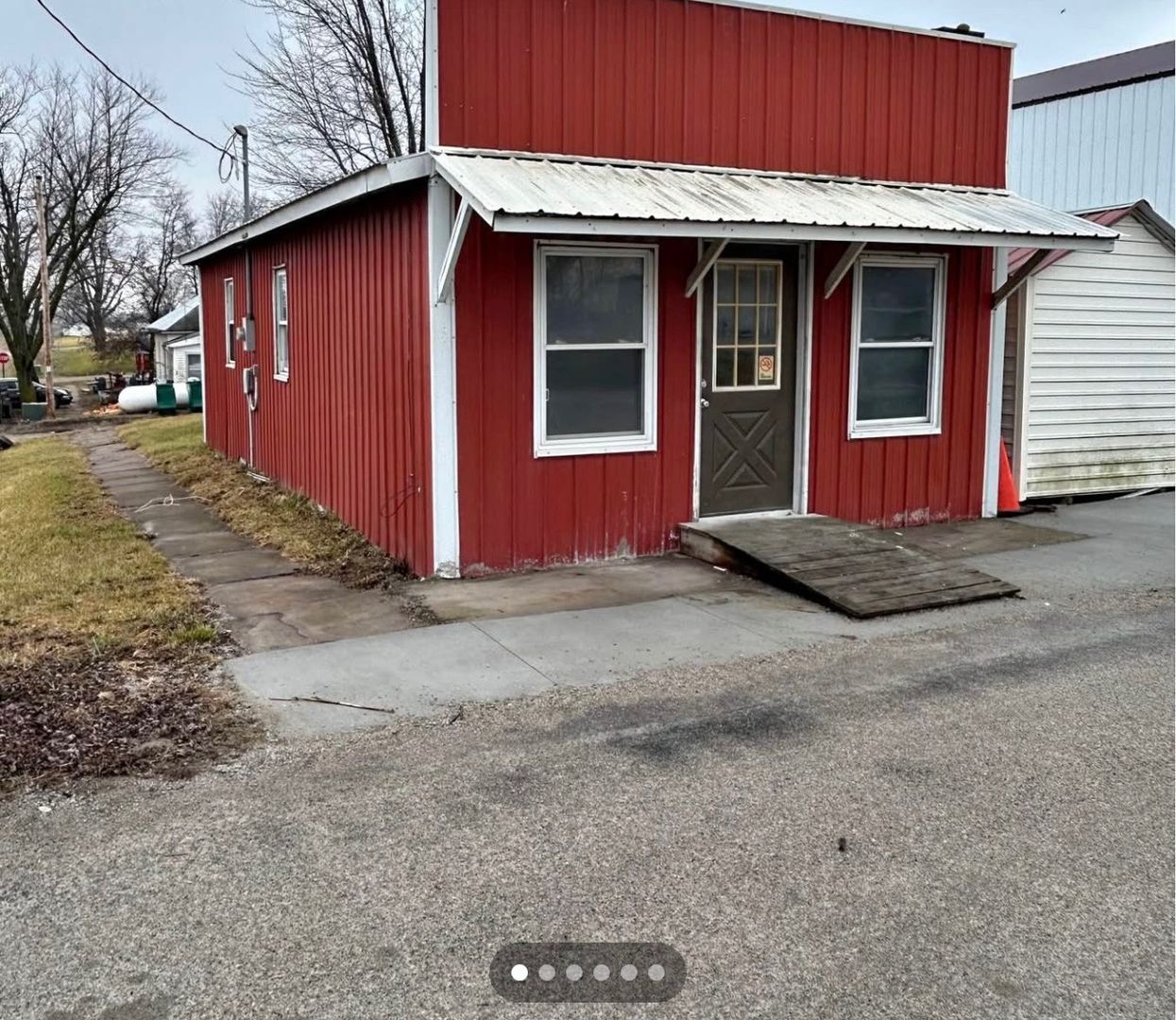 Drakesville House: 101 W. Main Street