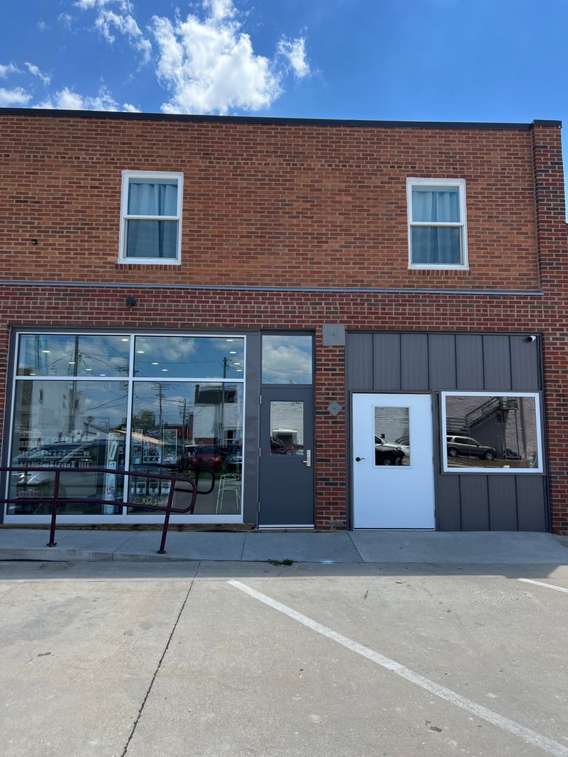 Bloomfield Apartment: 208 1/2 E. Franklin