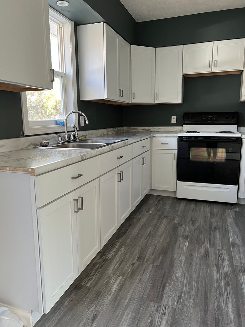 Pulaski House: 304 S Second Street