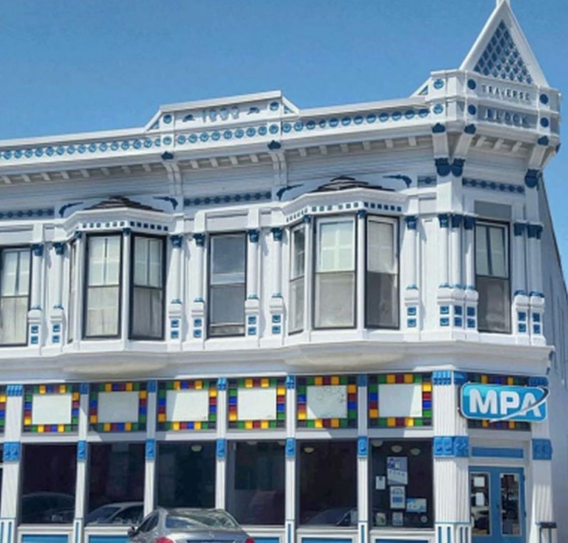 Bloomfield Apartment: 202 1/2 S Madison St