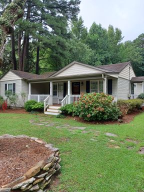 Beautiful home on large lot in Western Branch – photo 1